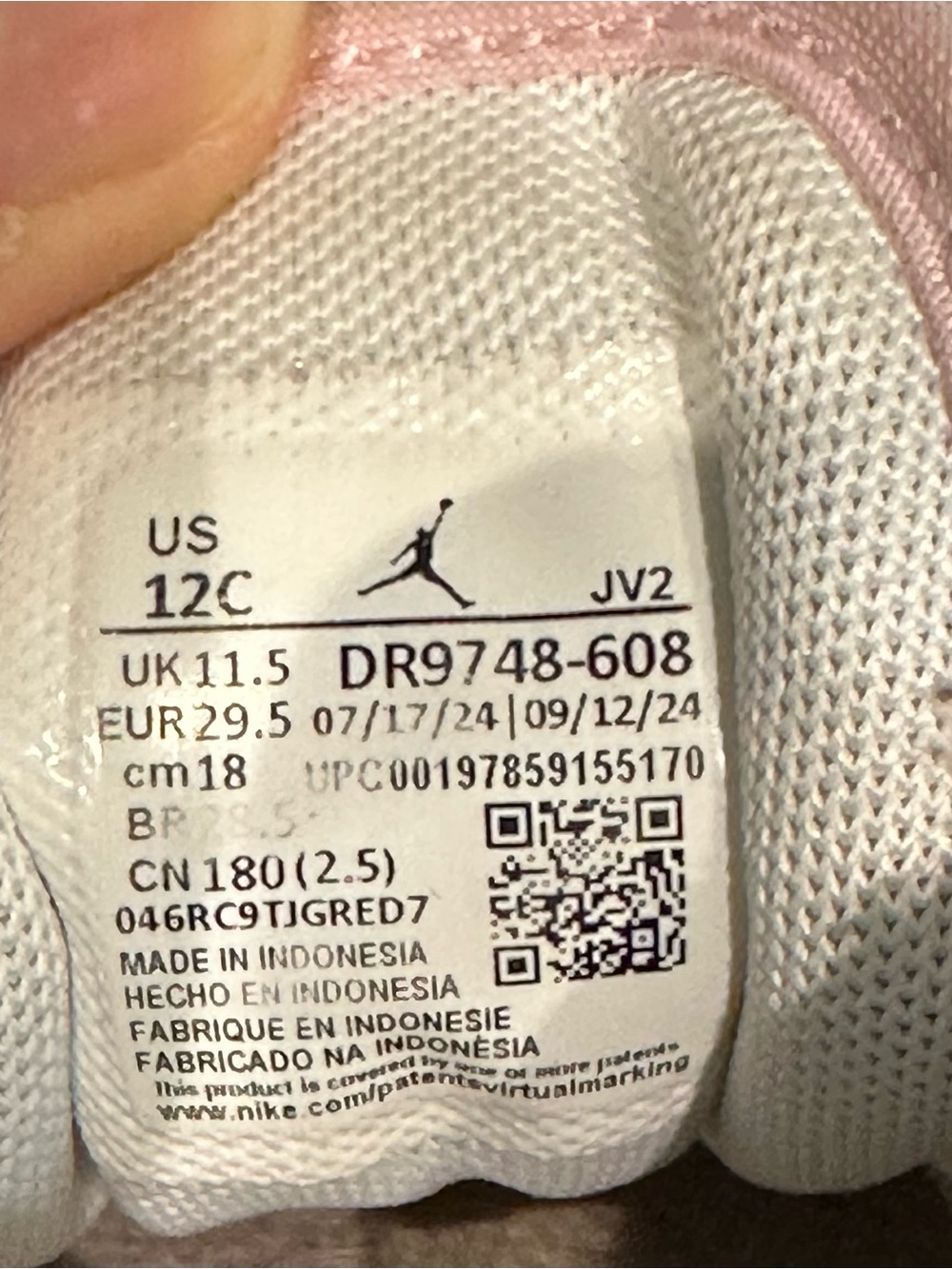 Nike Air Jordan Kids Low-Top Sneakers in Pink and White - Picture 5 of 5